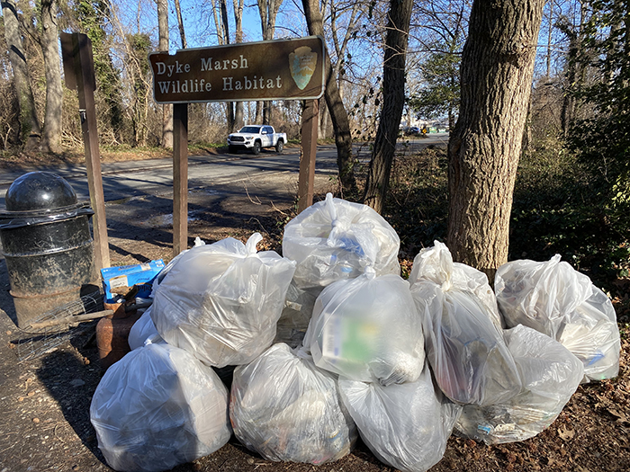 In_two_hours_volunteers_filled_40_bags_with_trash2-700.jpg