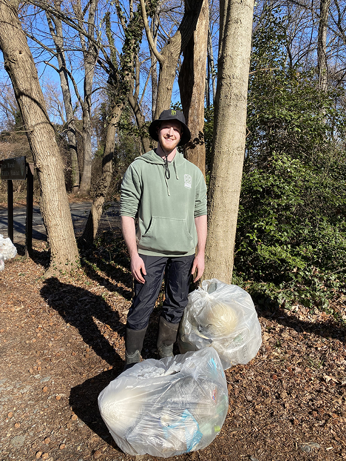 Jack_Taylor_with_two_bags_of_trash-700.jpg