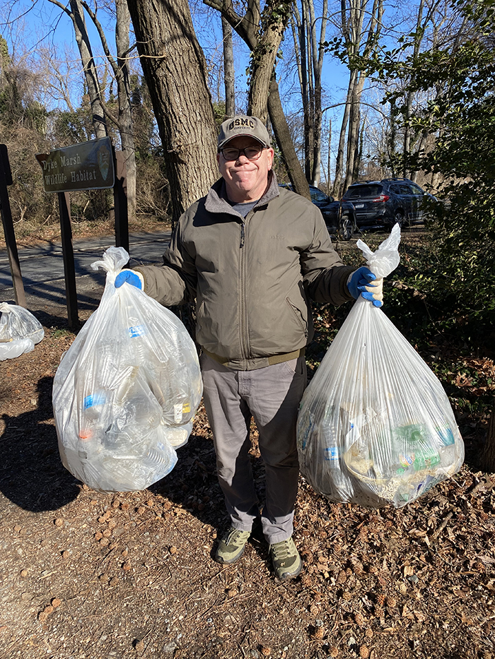 Stephen_Bracken_with_two_bags_of_trash-700.jpg